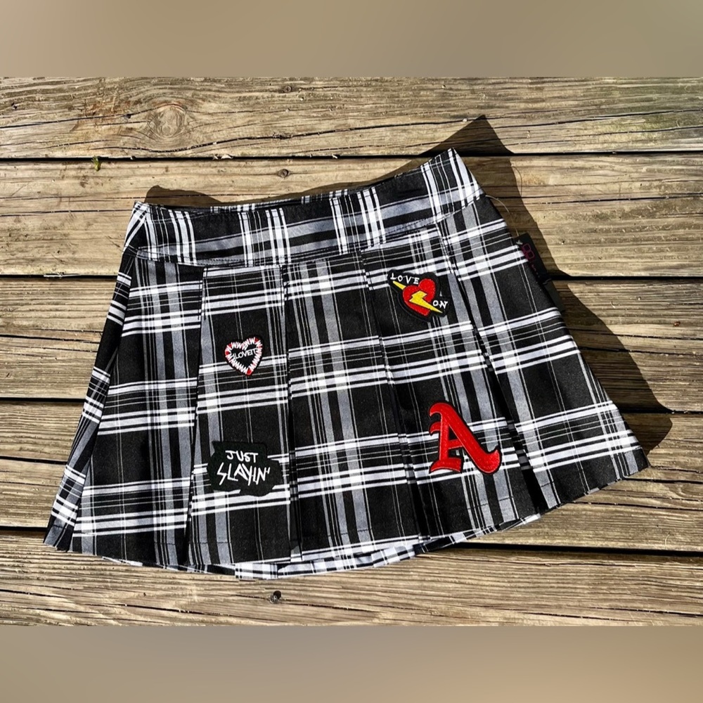 NO BOUNDARIES BLACK PLAID PLEATED SKIRT WITH PATCHES NWT JUNIORS XS